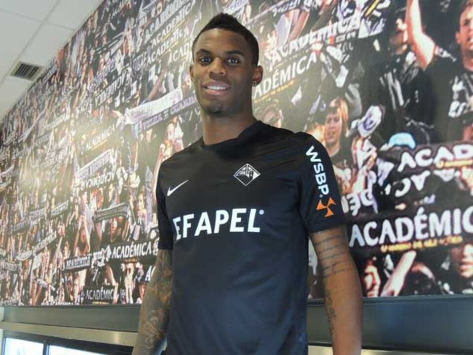 Goleador Buval vai convencer adeptos