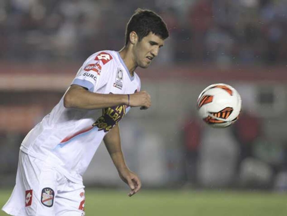 Contratação de Lisandro está presa por detalhes