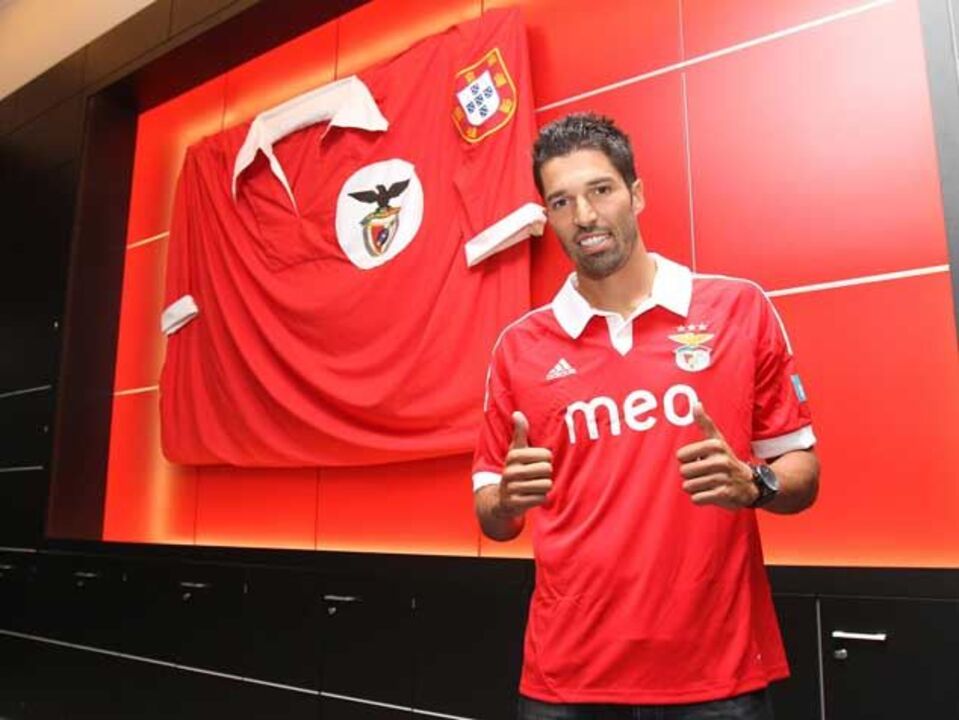 Cláusula de 20 milhões para Steven Vitória 