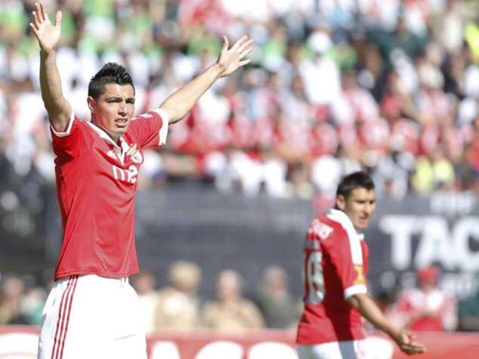 Cardozo mais perto da saída