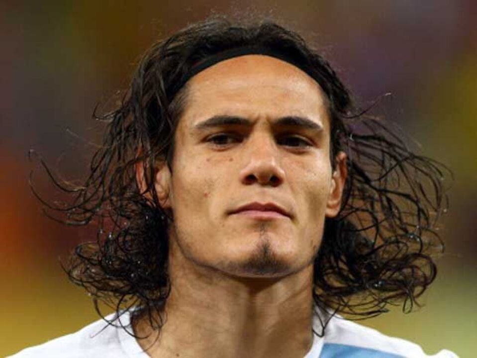 Cavani recusa Manchester City e o seu salário milionário