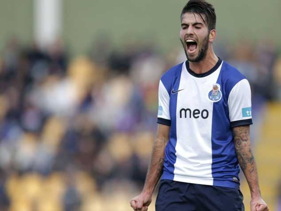 Sérgio Oliveira para a Champions