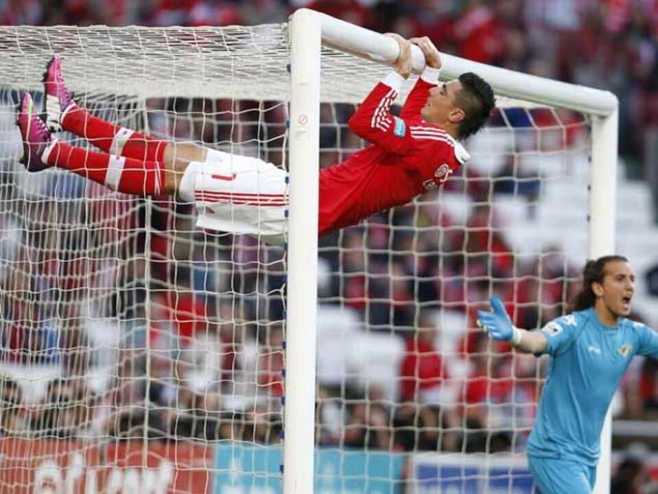 Cavani atrasa Cardozo