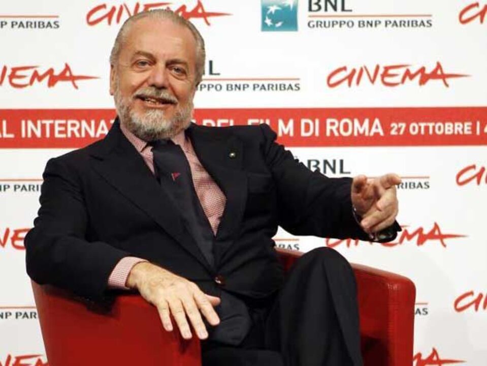 De Laurentiis: «Manchester City não tem dinheiro para Cavani»