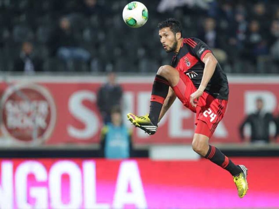 Águias querem segurar Garay