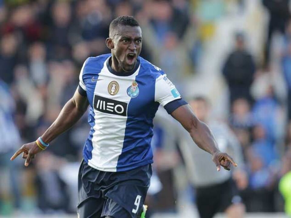 AVB acelera para Jackson Martínez