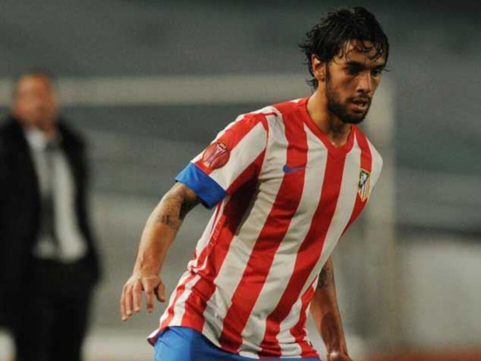 Cresce interesse por lateral Sílvio