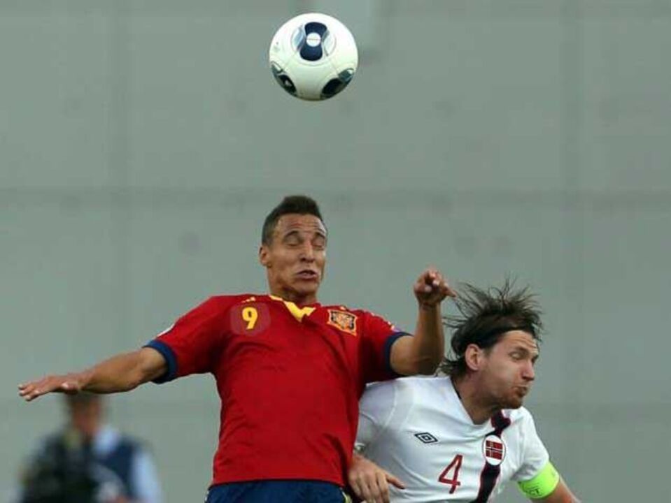 Rodrigo na equipa ideal da UEFA