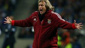 Jesus renova por duas temporadas