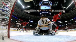 NHL: Blackhawks vencem primeira maratona em Chicago