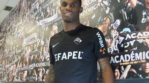 Goleador Buval vai convencer adeptos