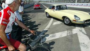Desfile de carros históricos inicia-se na Boavista
