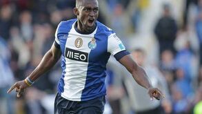 AVB acelera para Jackson Martínez