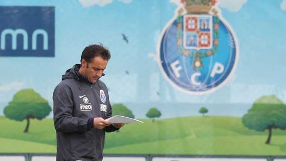 Everton nega Martínez e renasce Vítor Pereira 