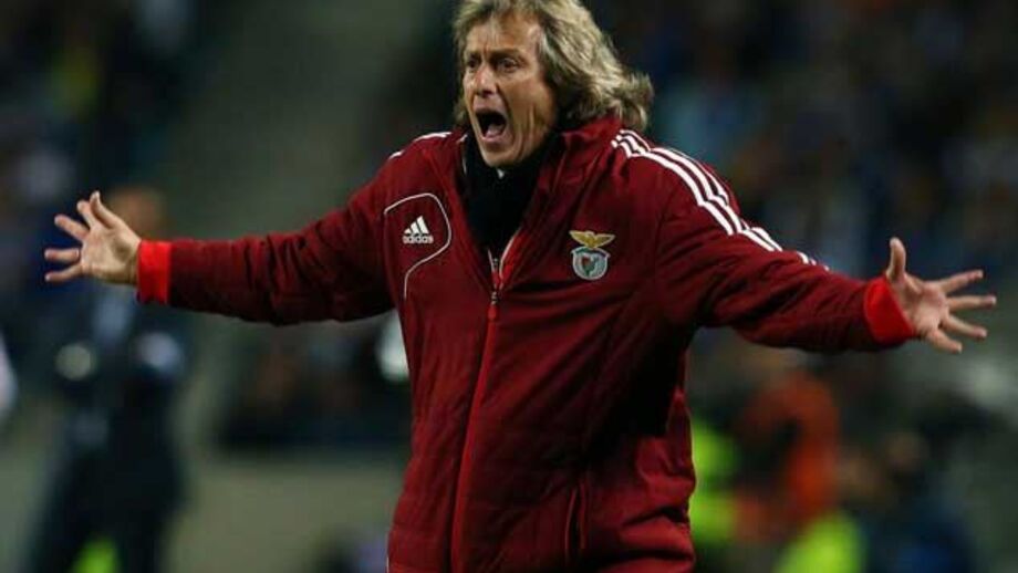 Jesus renova por duas temporadas