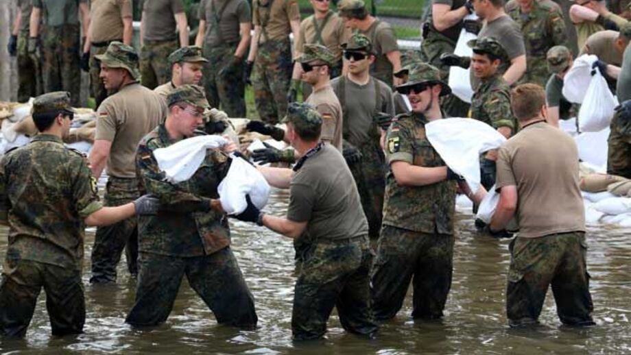 Milhares lutam contra as cheias na Alemanha