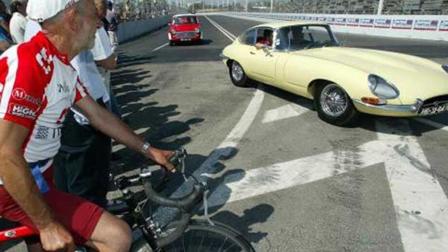 Desfile de carros históricos inicia-se na Boavista