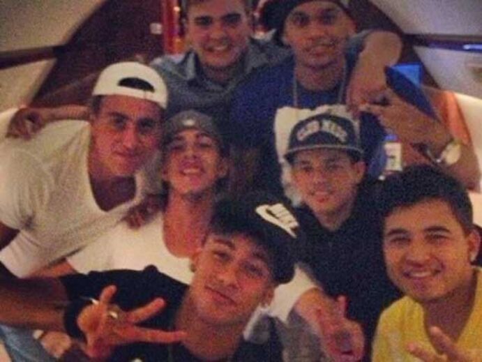Contrato de Neymar prevê mordomias para os amigos