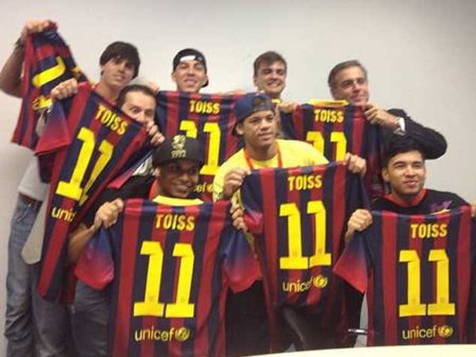 Contrato de Neymar prevê mordomias para os amigos