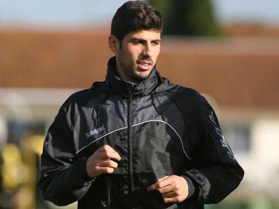 Defesa central Bura é o novo reforço 