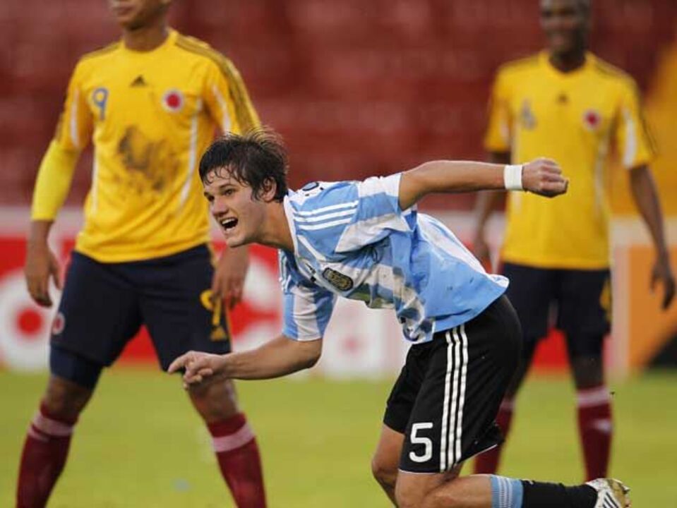 Águias seguem Bruno Zuculini