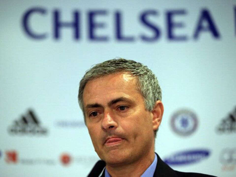 Mourinho parte atrás do United na luta pelo título