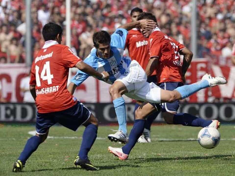 Racing vende Zuculini agora mas só o liberta depois