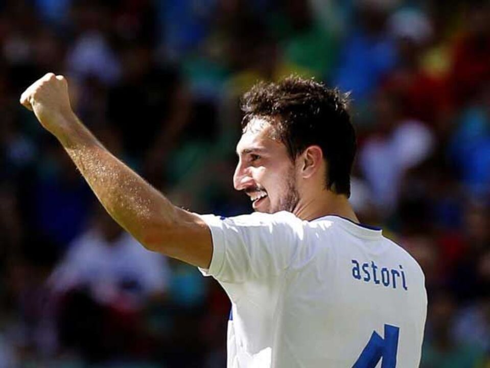 Astori "atrapalha" Garay no Manchester United