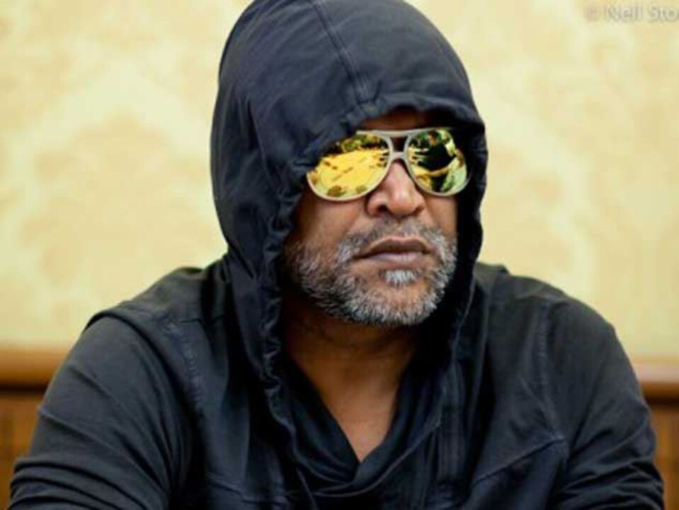 Esperanças portuguesas ligadas a... Machine