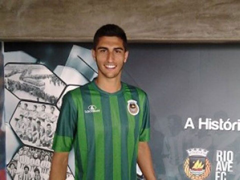 Ângelo Meneses oficializado
