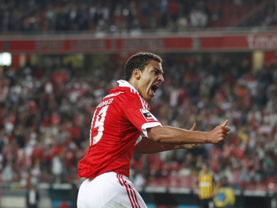 Rodrigo regressa para se impor 