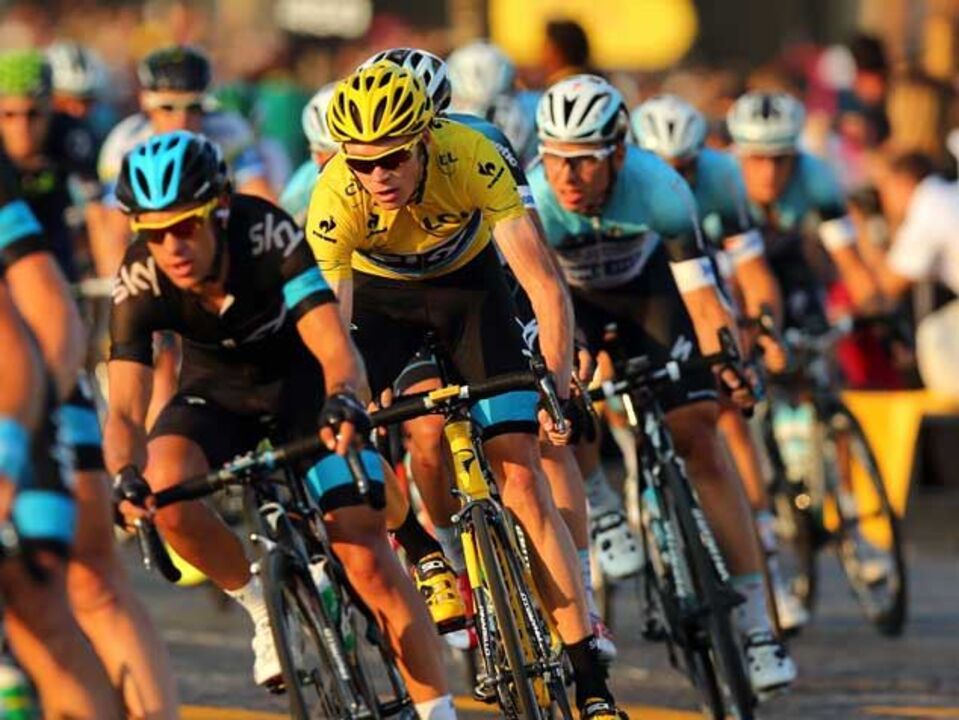 Froome coroado vencedor do Tour
