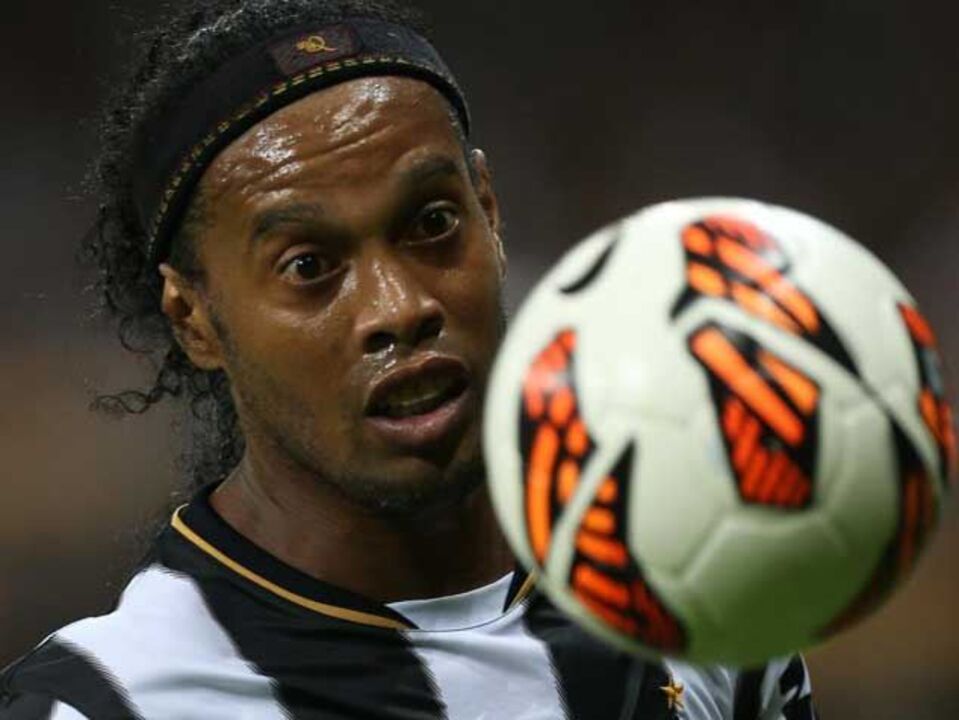 Ronaldinho junta-se a grupo intercontinental restrito