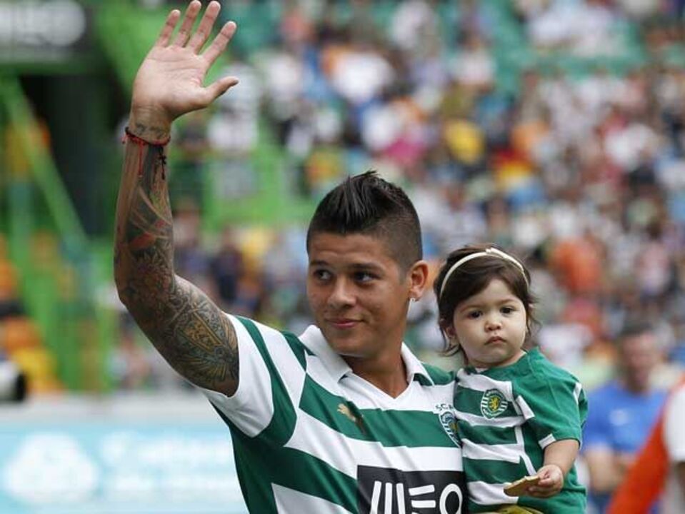 Rojo apresentado na ausência de Ilori