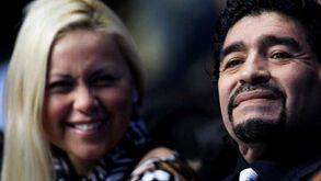 Maradona denuncia ex-mulher