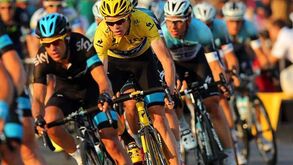 Froome coroado vencedor do Tour