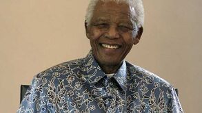 Estado de saúde de Mandela continua a melhorar