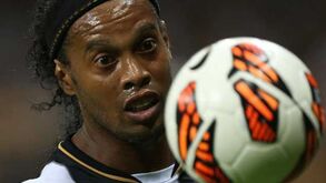 Ronaldinho junta-se a grupo intercontinental restrito