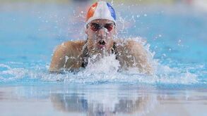 Carlos Almeida bate recorde nacional dos 50m bruços