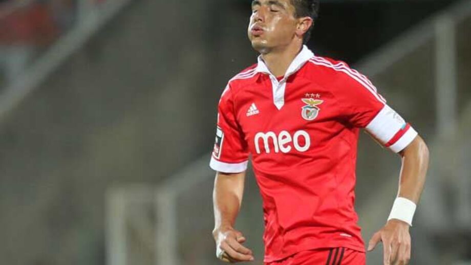 Cardiff decide Cardozo nos próximos dias