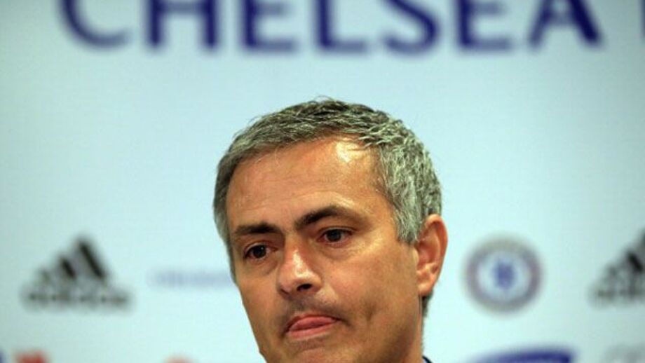 Mourinho parte atrás do United na luta pelo título