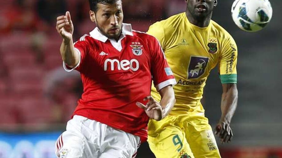 Garay ainda continua à espera