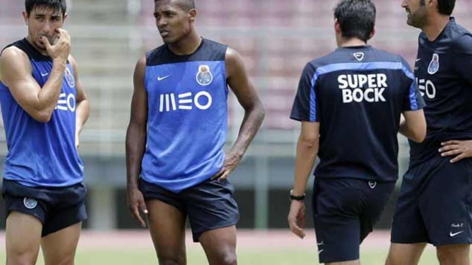 Laterais com atenção especial