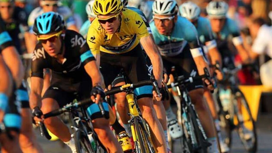 Froome coroado vencedor do Tour