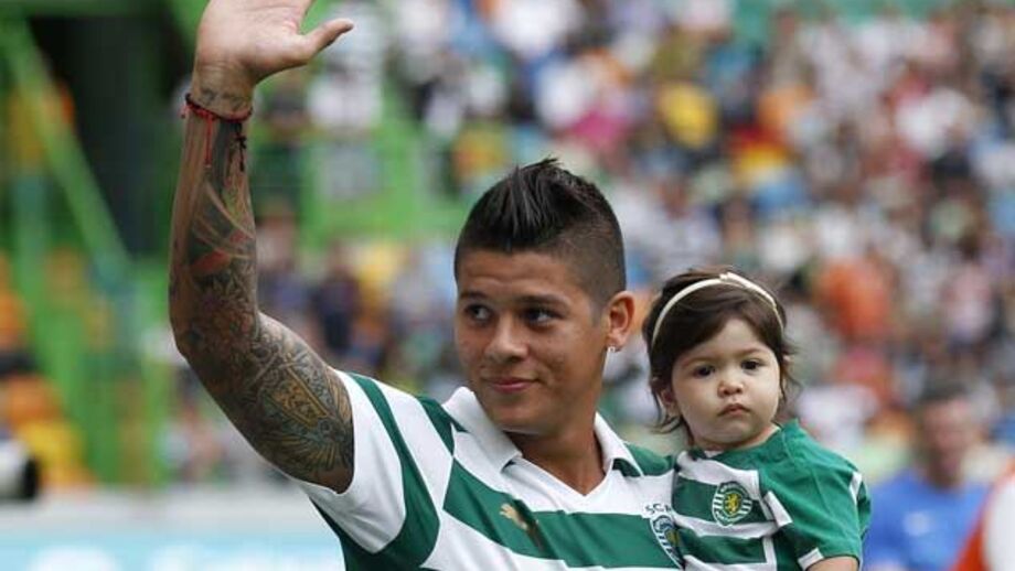 Rojo apresentado na ausência de Ilori