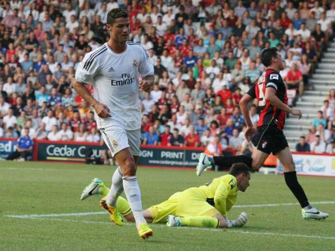 Bis de Ronaldo na goleada ao Bournemouth