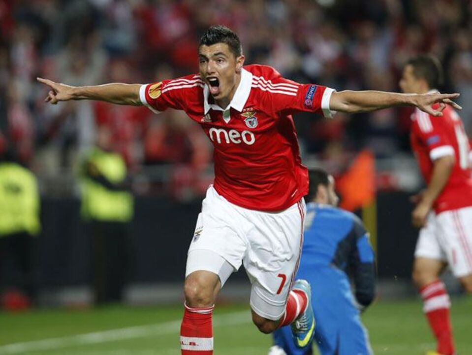 Eficácia de Cardozo valeu um campeonato de vitórias