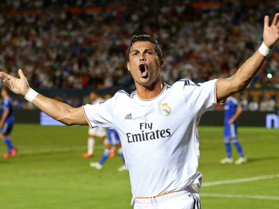 Ronaldo responde a Mourinho com golos e triunfo (3-1)