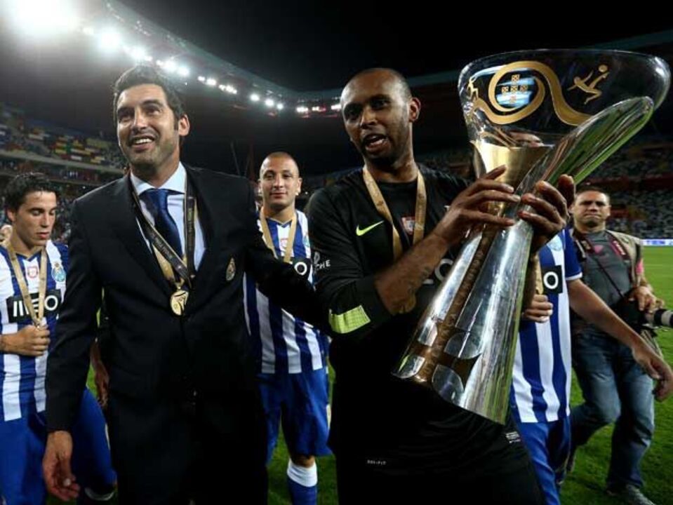 Helton na senda de Baía e João Pinto