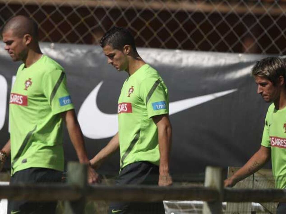 Ronaldo, Pepe, Coentrão e Alves falham primeiro treino